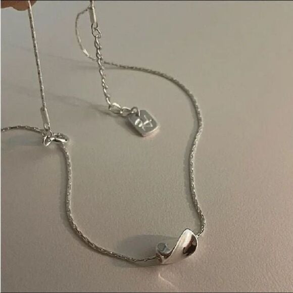 The Inverted Bean charm necklace in 925 silver. - Picture 1 of 6